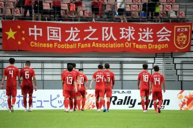 拜仁正在考虑引进若纳坦-塔，据传图赫尔欣赏他，因为他在防线上位置很灵活。